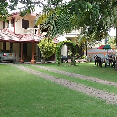 Sugandi Inn Kochchikade ภายนอก รูปภาพ
