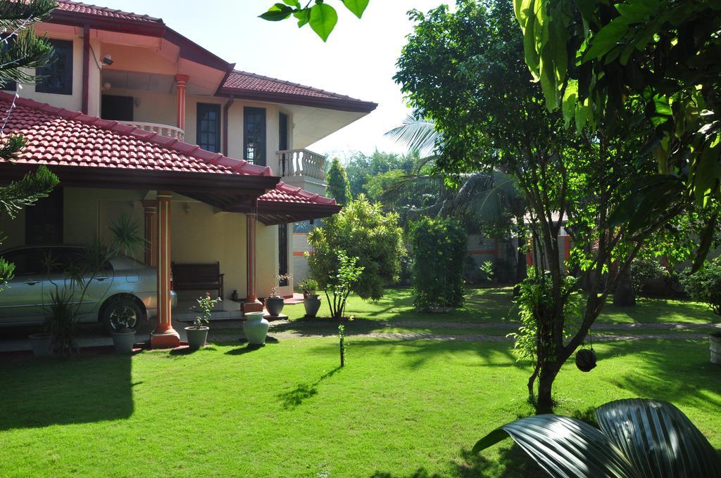Sugandi Inn Kochchikade ภายนอก รูปภาพ