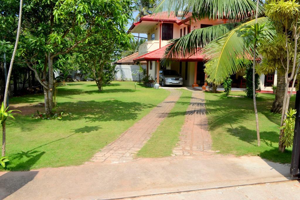 Sugandi Inn Kochchikade ภายนอก รูปภาพ